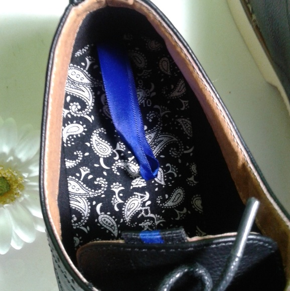 Oxford Men's shoes Sizes 10 β¬οΈ$50π - Picture 5 of 7